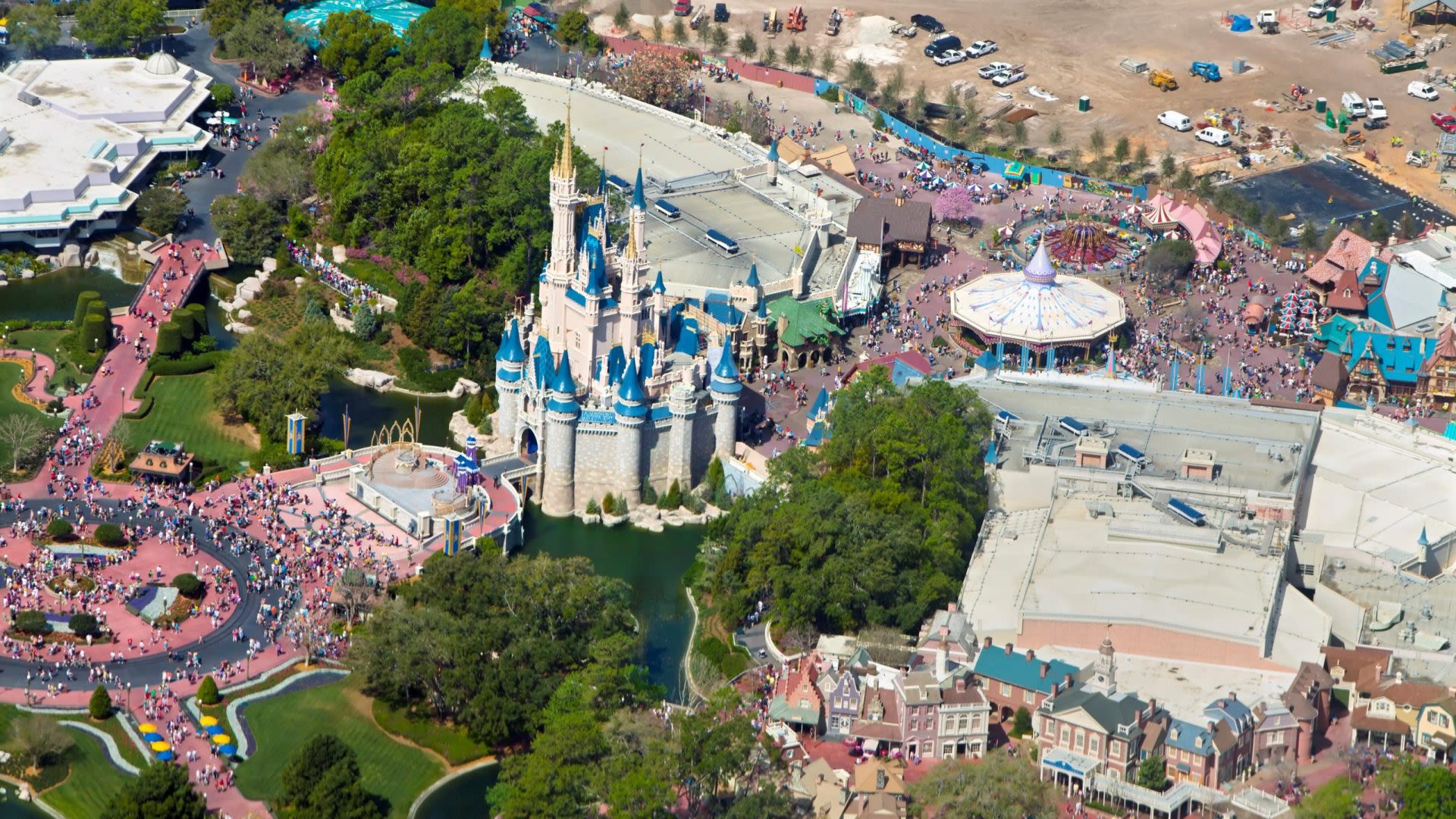 Walt Disney World vs. Disneyland 2024: What’s Better for Your Money?