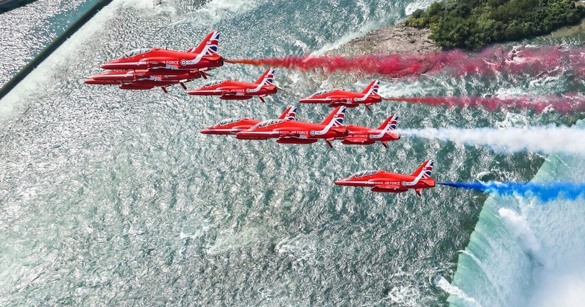 Incredible pictures show Red Arrows flying past Niagara Falls