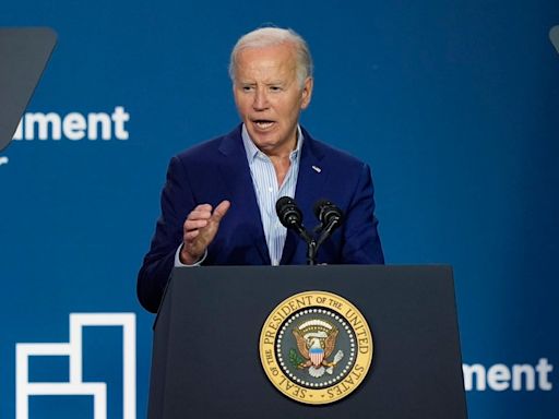 Polémico senador Joe Manchin pide a Biden que "pase la antorcha a una nueva generación"