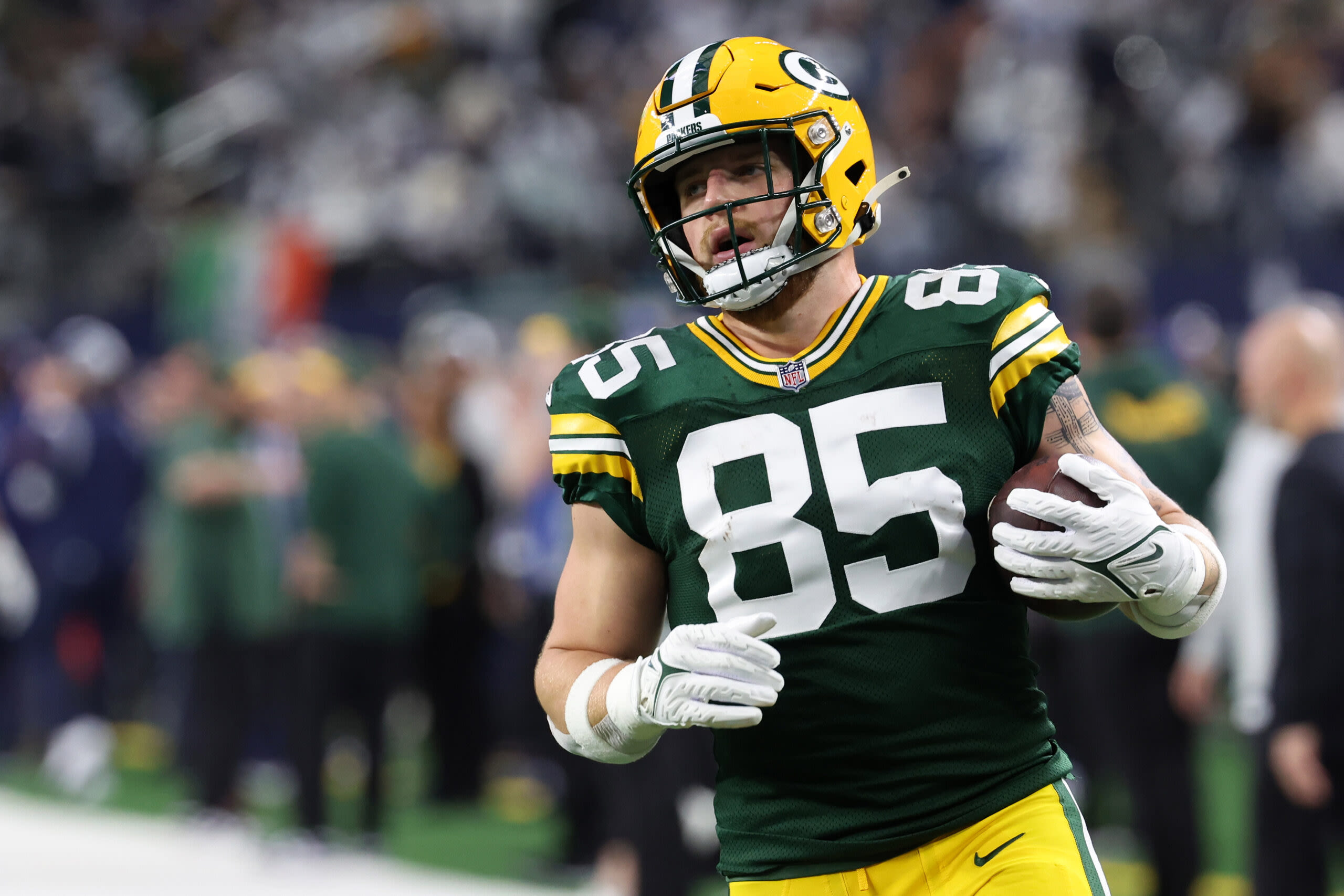 Packers TE Tucker Kraft injured while bench pressing: Muscle ‘just popped off the bone’