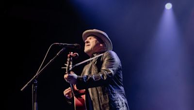 Top singer-songwriter delivers hit after hit to Barbican crowd