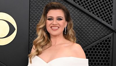 Kelly Clarkson is on weight loss medication, but it’s not Ozempic