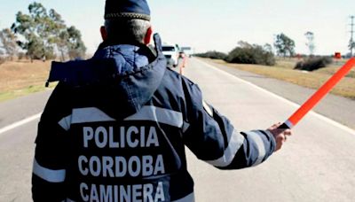 Un policía fue atropellado cuando intentó controlar un auto en Córdoba