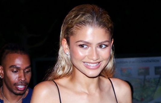 Zendaya Brings Flowers to Tom Holland’s Last ‘Romeo & Juliet’ Show