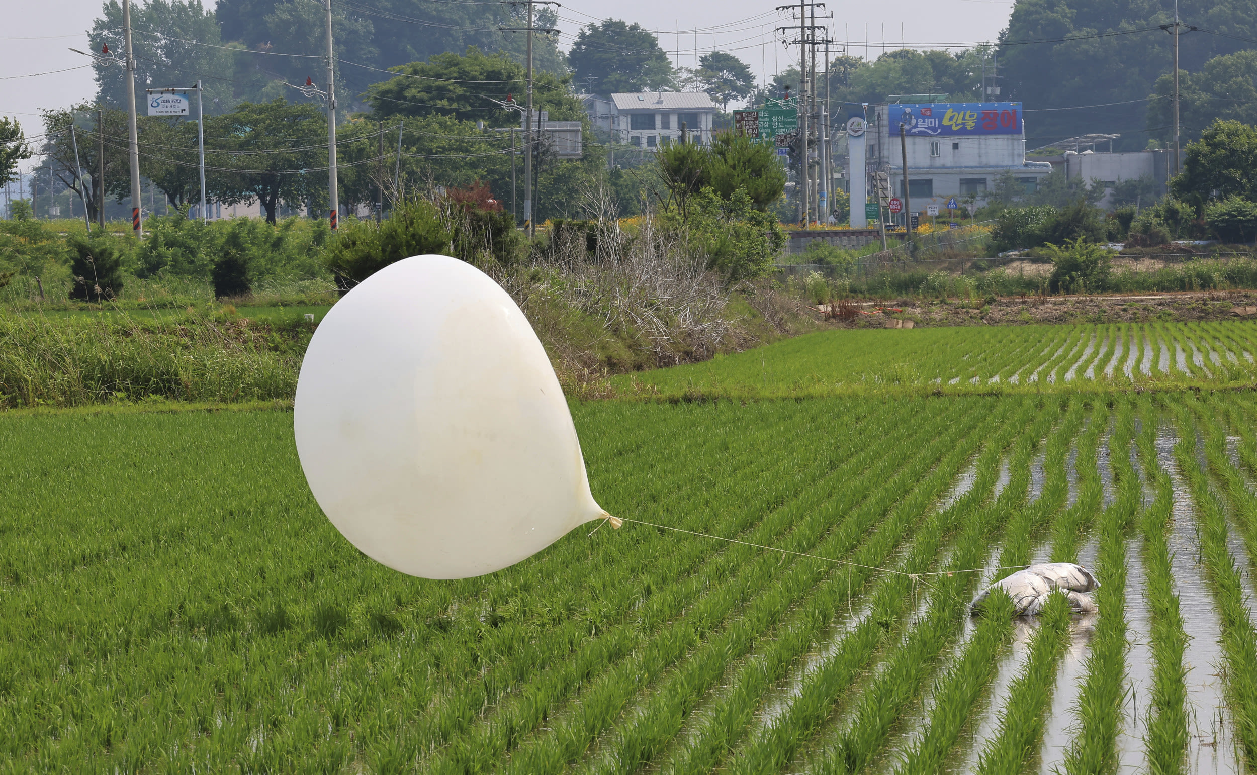 South Korea responds to North Korea's trash balloons by blaring propaganda