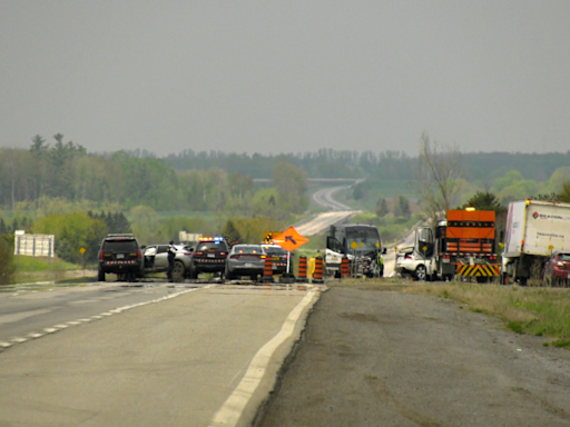 1 killed, 3 injured in head-on crash on Hwy. 417 in Ottawa