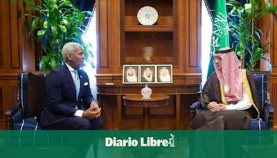 Embajador dominicano se reúne con el ministro de Estado de Asuntos Exteriores de Arabia Saudita