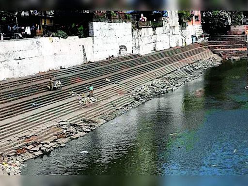 Heritage steps of Banganga tank damaged, BMC sacks contractor | Mumbai News - Times of India