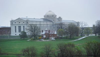 Federal inmate at Leavenworth dies Monday night