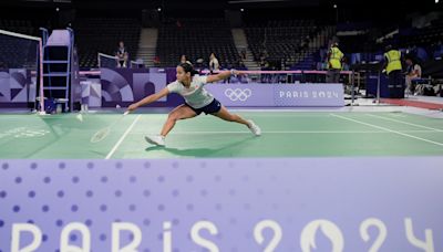 Com veterano e estreante, equipe brasileira de badminton em Paris faz primeiro treino em arena oficial