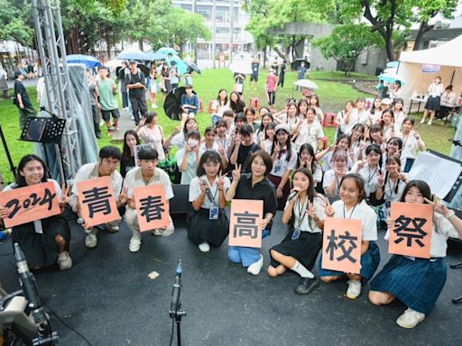 四大舞台百組表演!萬人齊聚屏東公園 縣長周春米化身周學姊體驗高校生活 | 蕃新聞