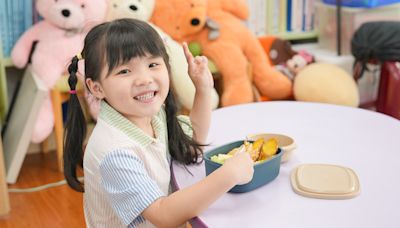 新北幼兒園畢業禮物贈天然竹纖維餐具組 落實環保永續循環利用