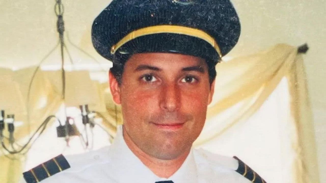 Charlie Pollak of Smithtown, pilot for Executive Fliteways, dies at 59