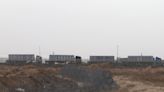 Egipto envió 174 camiones más con ayuda a Gaza y mientras otros "miles" siguen esperando en el Sinaí