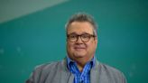 Eric Stonestreet Reveals the ‘Modern Family’ Costars He Keeps in Touch With