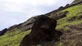 En Isla de Pascua, estatuas Moai quemadas muestran las cicatrices de batalla por el territorio