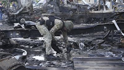 Attacks on eastern Ukraine kill at least eleven people over weekend