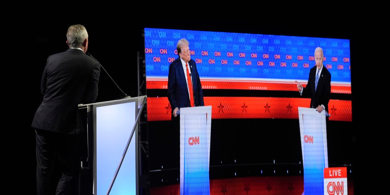 Robert F. Kennedy Jr. Debates by Himself — and Draws a Crowd