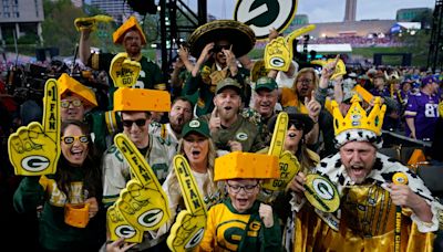 Packers 'bike' tradition to play key role in ceremonial NFL Draft handoff from MI to WI