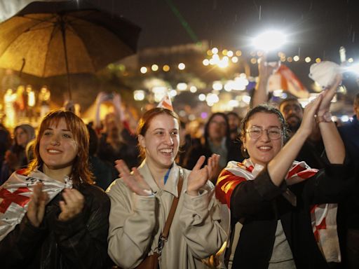 Miles de georgianos vuelven a salir a la calle contra polémica ley