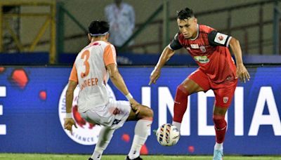 ISL: Kerala, NorthEast split points in tough contest