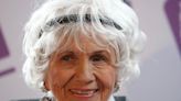 Hija de la escritora Alice Munro revela un oscuro secreto familiar a dos meses de su muerte