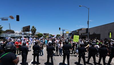 Hollywood Jews Slam Violence Outside L.A. Synagogue as ‘Horrifying,’ Vow to ‘Mobilize’