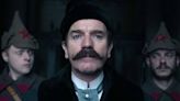 Cinco razones para ver Un caballero en Moscú, la miniserie con un Ewan McGregor brillante