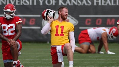 QB Carson Wentz embracing new role as Patrick Mahomes' backup