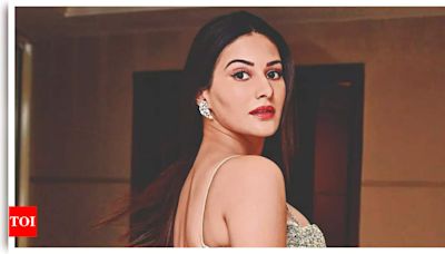 #LipstickDay: I sport a red lippy when I feel excited or conﬁdent, says Amyra Dastur | Hindi Movie News - Times of India