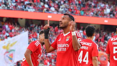 Benfica oferece golo ao Brentford, mas Pavlidis salva a estreia na Luz