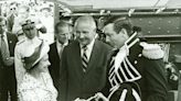 Opinion/Middendorf: The queen's Bicentennial visit to where the Revolution began