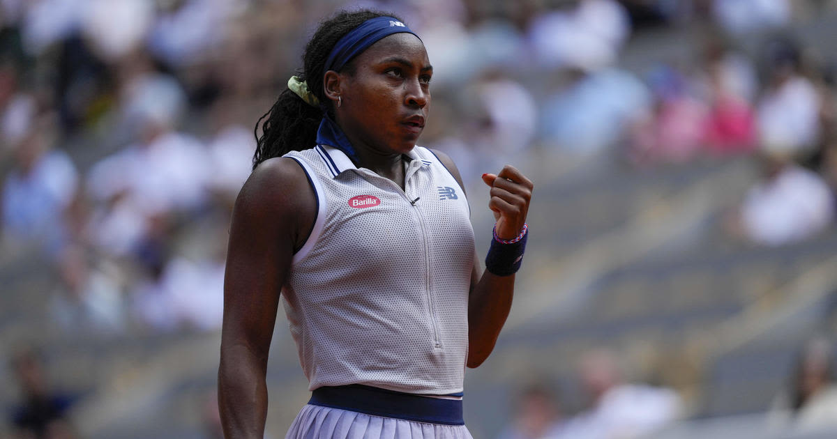 South Florida's Coco Gauff and defending champion Iga Swiatek will meet in the French Open semifinals