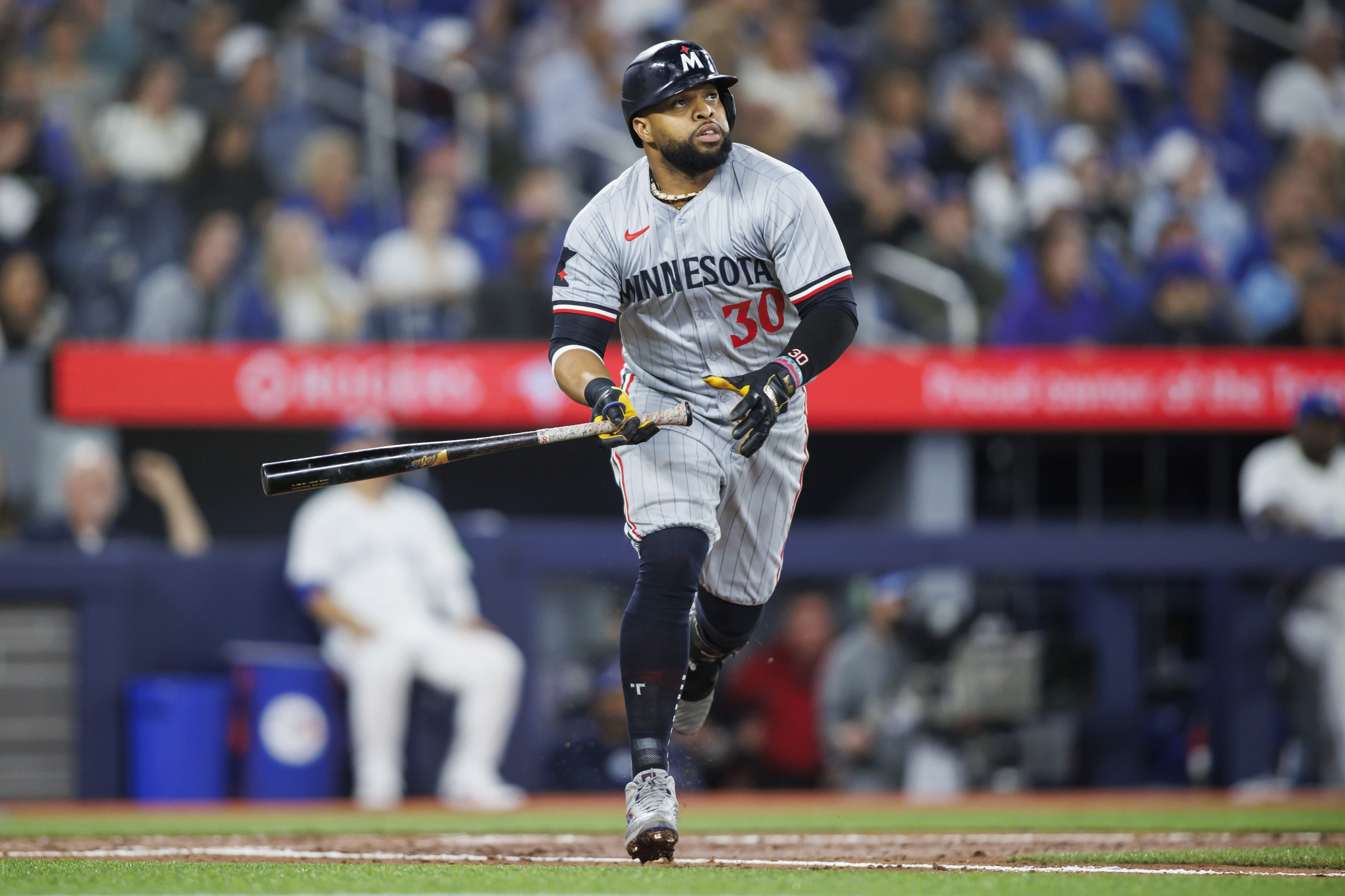 Santana hits tiebreaking HR as Twins beat Blue Jays for 16th win in 18 games