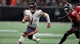 Quarterback Fields podría jugar el domingo con los Bears