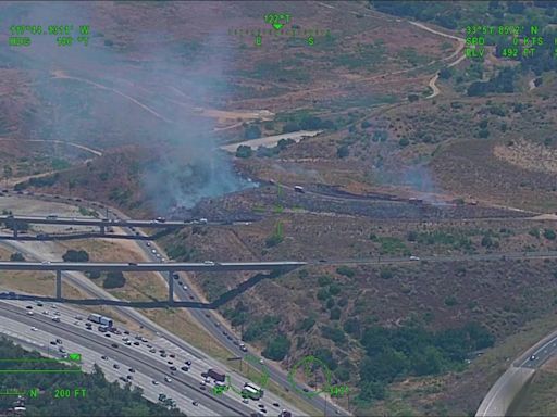 ‘Coal Fire’ breaks out near freeway in Orange County