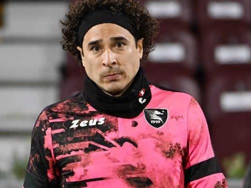 Guillermo Ochoa suma más de un mes sin jugar con la Salernitana y estaría en vilo su titularidad con el Tri