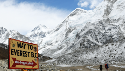 Tödliche Passage des Mount Everest wird noch gefährlicher – Experten verschieben Saison