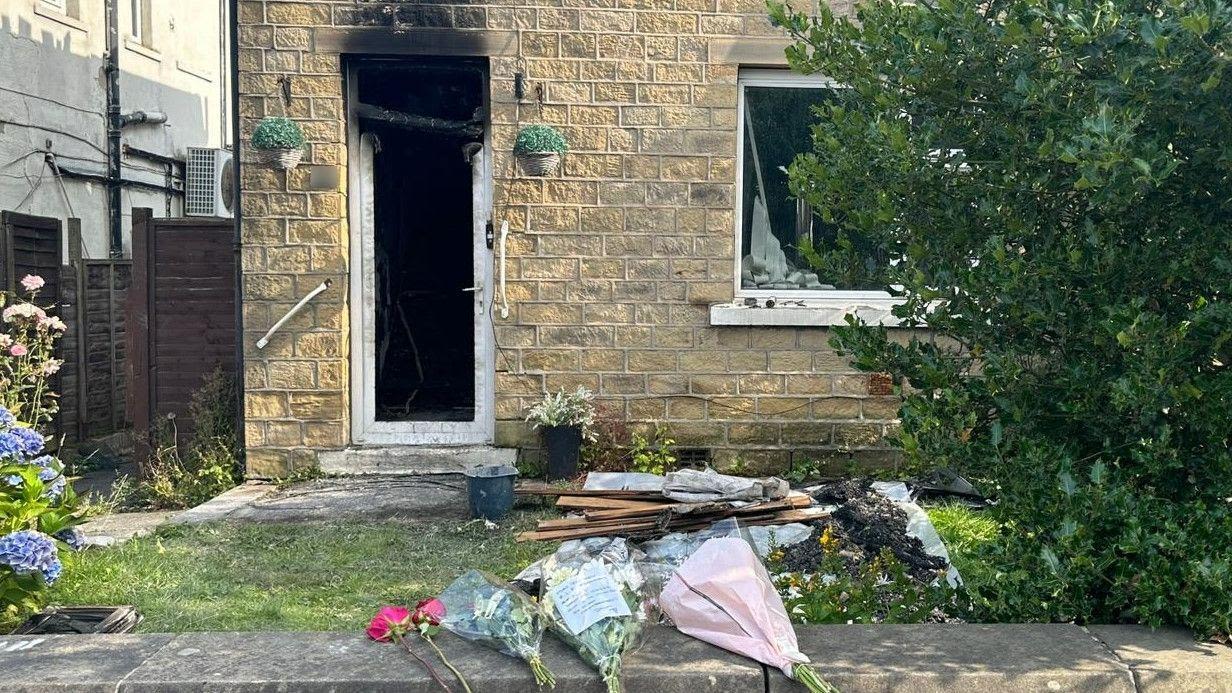 Girl and woman die after 'suspicious' house fire