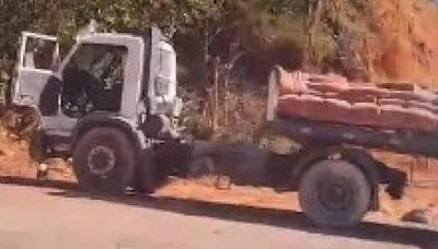 Acidente entre moto e caminhão deixa dois mortos em Anchieta
