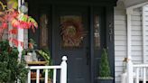 35 Warm and Welcoming Fall Door Decorating Ideas