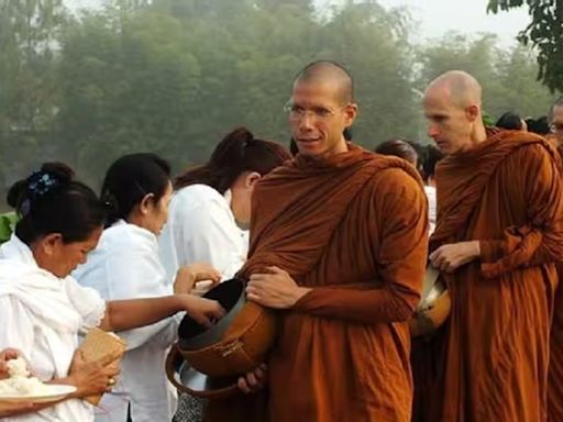 Meet man, son of Malaysia's third-richest, who left a 400000000000 fortune to become a monk due to...