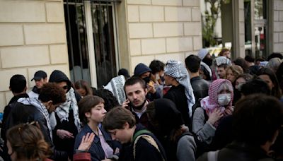 Policía retira pacíficamente a estudiantes propalestinos de edificio universitario en París