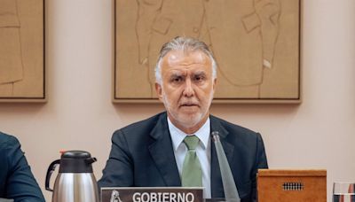 Torres responde a Ayuso que "se equivoca" si une inmigración a delincuencia "como si fuesen un igual"