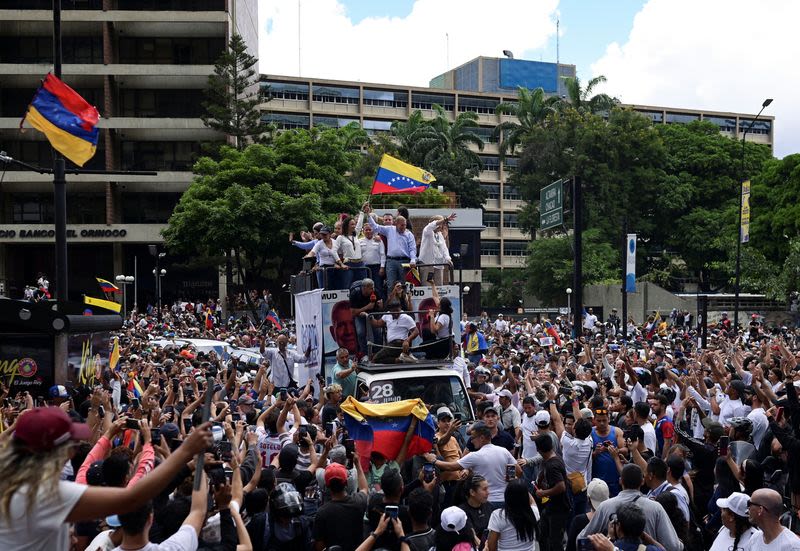 Venezuelan opposition looks for narrowing paths to power