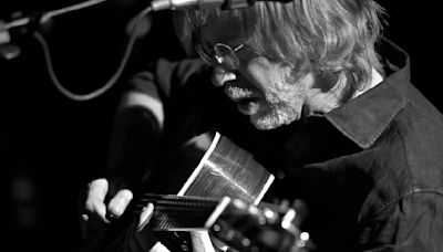 Trey Anastasio and Classic TAB Take on "Snowflakes in the Sand" for First Time