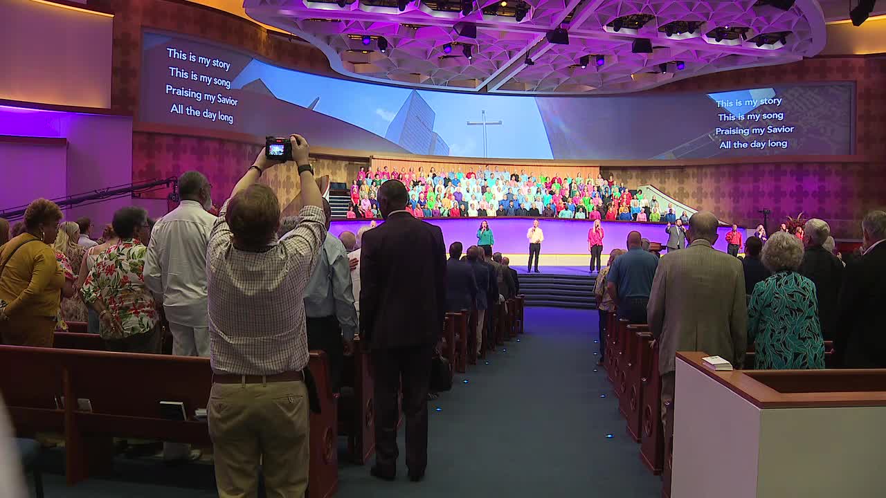 First Baptist Dallas returns to worship center for first Sunday Service since sanctuary fire