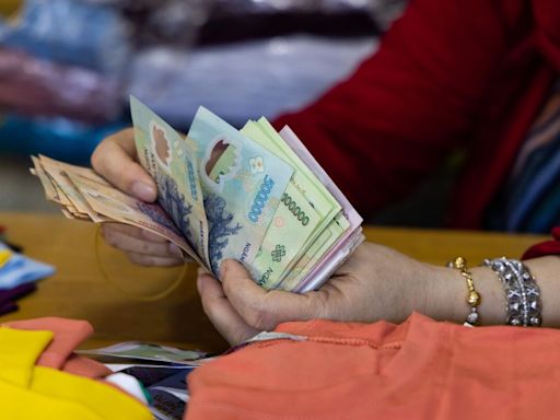 Vietnam May Raise Rate as Dong Falls to Record Low, Maybank Says