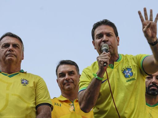 Ato de Bolsonaro e Ramagem após crise que balançou candidatura no Rio foi desagravo tímido