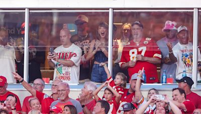 Taylor Swift and Mecole Hardman's fiancée Chariah Gordon delivered the best postgame 'interview' after Chiefs win